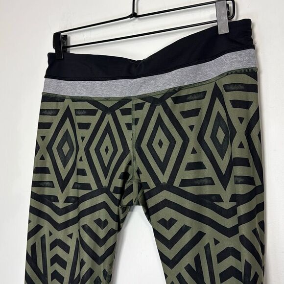 Lululemon Run: Inspire Crop II *All Full-On Luxtreme 10 - Picture 5 of 11